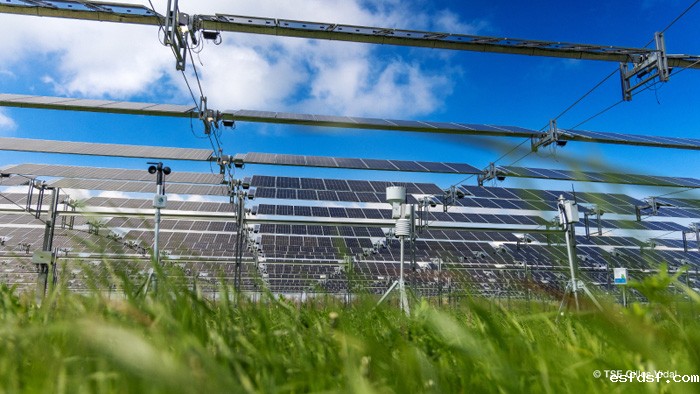 意法半导体与TSE达成15年太阳能供电协议,为法国工厂注入“阳光动力” 意法半导体与TSE达成15年太阳能供电协议,为法国工厂注入“阳光动力”